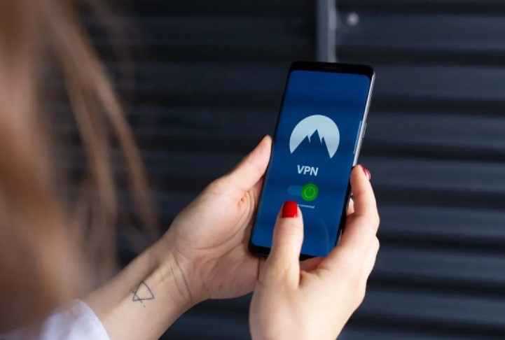 Di era digital yang semakin terhubung, keamanan dan privasi online menjadi semakin penting. VPN, atau Virtual Private Network, hadir sebagai solusi untuk melindungi identitas dan aktivitas online Anda. Di era digital yang semakin terhubung, keamanan dan privasi online menjadi semakin penting. VPN, atau Virtual Private Network, hadir sebagai solusi untuk melindungi identitas dan aktivitas online Anda.