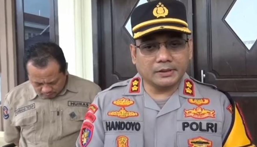 Sudah memasuki lima hari, kobaran api di lokasi tambang minyak ilegal di wilayah Batangari masih terus berlangsung.