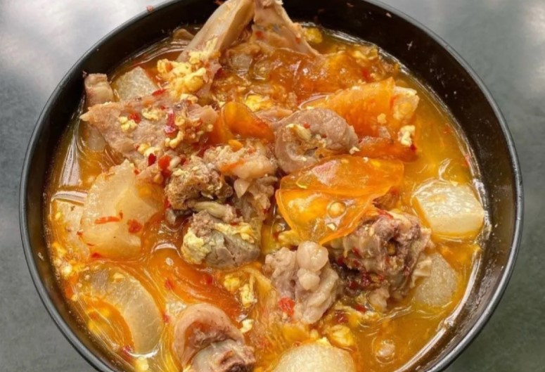 Seblak, kuliner pedas berkuah khas Bandung, telah menjadi favorit banyak orang. Kenikmatannya yang unik, perpaduan rasa gurih, pedas, dan kenyal, membuatnya mudah digemari. Seblak, kuliner pedas berkuah khas Bandung, telah menjadi favorit banyak orang. Kenikmatannya yang unik, perpaduan rasa gurih, pedas, dan kenyal, membuatnya mudah digemari.