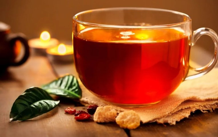 Teh, minuman yang mendunia, telah dikonsumsi selama berabad-abad, bukan hanya karena rasanya yang nikmat, tetapi juga karena beragam manfaatnya bagi kesehatan.
