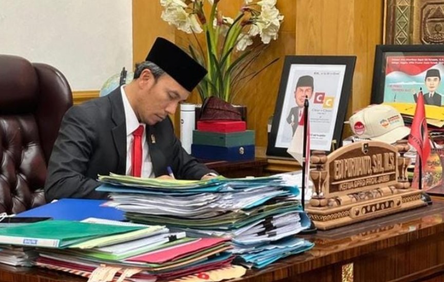 Anggota DPR RI dapil Jambi, Edi Purwanto memberikan sedikit kata-kata untuk kerabat serta masyarakat Jambi.
