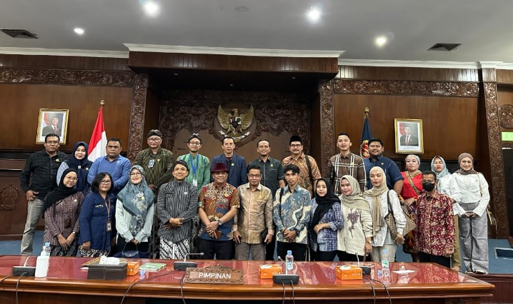 Komisi Gabungan Dewan Perwakilan Rakyat Daerah (DPRD) Kabupaten Muaro Jambi melakukan kunjungan kerja ke gedung DPRD Provinsi Daerah Istimewa Yogyakarta.