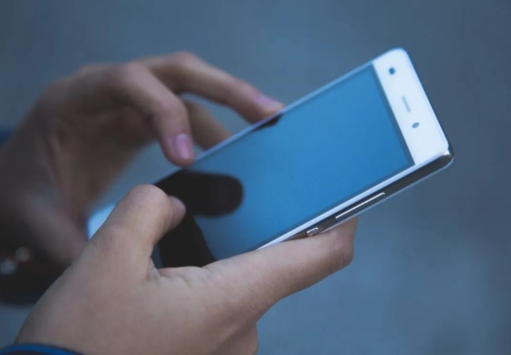 Layar LCD (Liquid Crystal Display) adalah salah satu komponen terpenting pada smartphone. Layar LCD (Liquid Crystal Display) adalah salah satu komponen terpenting pada smartphone.