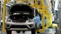 FWD (Front-Wheel Drive) dan RWD (Rear-Wheel Drive) adalah dua sistem penggerak roda yang paling umum digunakan pada mobil.