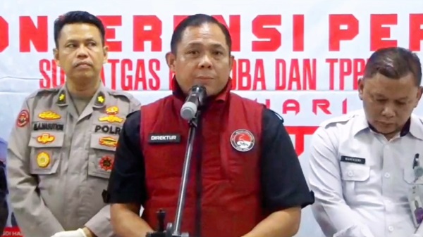 Direktorat Narkoba Polda Jambi berhasil mengungkap jaringan peredaran narkotika yang dikendalikan seorang narapidana (Napi) Lapas Kelas II A Jambi Direktorat Narkoba Polda Jambi berhasil mengungkap jaringan peredaran narkotika yang dikendalikan seorang narapidana (Napi) Lapas Kelas II A Jambi