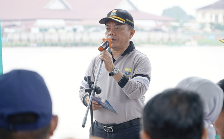 Gubernur Jambi Dr. H. Al Haris, S.Sos., MH., merespons keinginan para penggiat perahu tradisional yang menginginkan perahu tradisional baru Gubernur Jambi Dr. H. Al Haris, S.Sos., MH., merespons keinginan para penggiat perahu tradisional yang menginginkan perahu tradisional baru