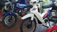 Mesin 2 tak dan 4 tak adalah dua jenis mesin pembakaran dalam yang banyak digunakan pada kendaraan bermotor, seperti sepeda motor, mobil, dan alat berat.