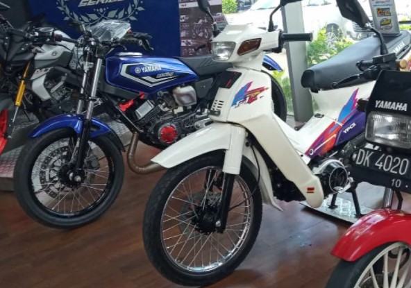 Mesin 2 tak dan 4 tak adalah dua jenis mesin pembakaran dalam yang banyak digunakan pada kendaraan bermotor, seperti sepeda motor, mobil, dan alat berat. Mesin 2 tak dan 4 tak adalah dua jenis mesin pembakaran dalam yang banyak digunakan pada kendaraan bermotor, seperti sepeda motor, mobil, dan alat berat.