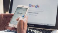 Internet telah menjadi bagian tak terpisahkan dari kehidupan sehari-hari, menyediakan berbagai layanan yang menghubungkan miliaran orang di seluruh dunia.