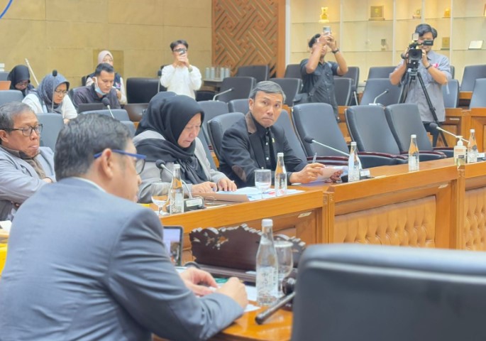 Anggota Komisi V DPR RI, Edi Purwanto memberikan pernyataan tegas terkait penggunaan jalan umum oleh kendaraan tambang. Anggota Komisi V DPR RI, Edi Purwanto memberikan pernyataan tegas terkait penggunaan jalan umum oleh kendaraan tambang.