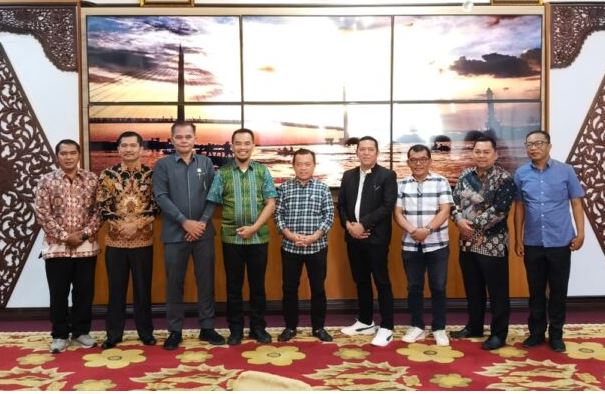 Gubernur Jambi, Al Haris mensupport langsung kontingen Pesta Paduan Suara Gerejawi (Pesperawi) Jambi. Gubernur Jambi, Al Haris mensupport langsung kontingen Pesta Paduan Suara Gerejawi (Pesperawi) Jambi.
