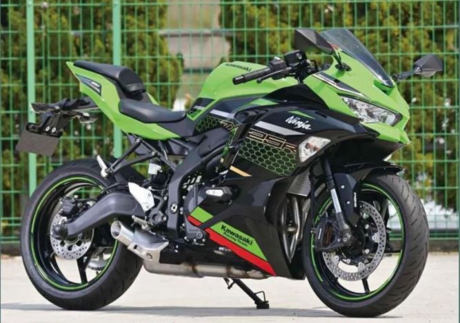 Kawasaki Ninja merupakan salah satu sepeda motor sport yang paling ikonik dan terkenal di dunia.