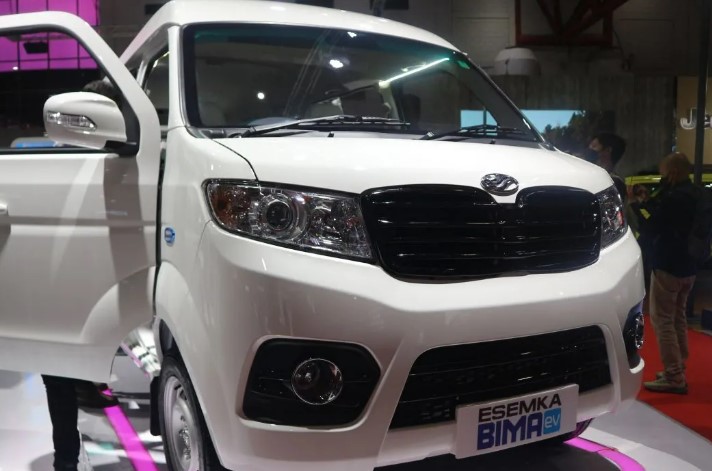 Indonesia, dengan pasar otomotifnya yang terus berkembang, tidak hanya menjadi pasar untuk kendaraan impor tetapi juga rumah bagi beberapa produsen kendaraan asli yang telah menunjukkan inovasi dan kebanggaan lokal.