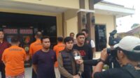 Tim Unit Reskrim Polsek Jambi Luar Kota, Polres Muaro berhasil meringkus dua orang pencuri Handphone (HP) di Masjid Attaqwa Desa Mendalo Darat.