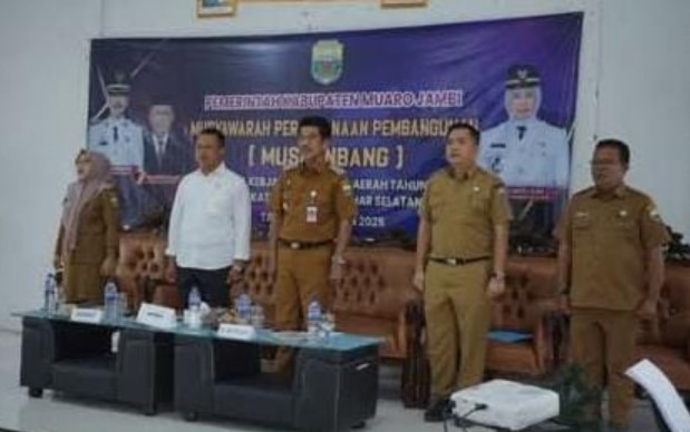 Penjabat Bupati Kabupaten Muaro Jambi Drs Raden Najmi membuka kegiatan Musrenbang (Musyawarah Rencana Pembangunan) daerah tingkat Kecamatan Bahar Selatan.