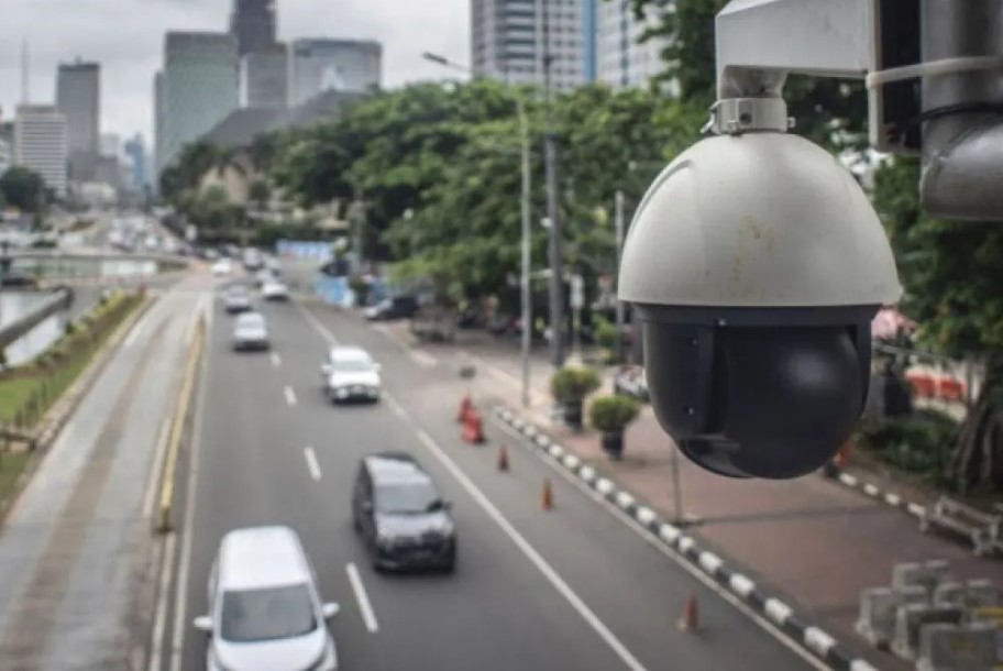 Electronic Traffic Law Enforcement (e-TLE), atau tilang elektronik, telah menjadi bagian penting dari upaya modernisasi sistem penegakan hukum lalu lintas di berbagai negara, termasuk Indonesia. Electronic Traffic Law Enforcement (e-TLE), atau tilang elektronik, telah menjadi bagian penting dari upaya modernisasi sistem penegakan hukum lalu lintas di berbagai negara, termasuk Indonesia.