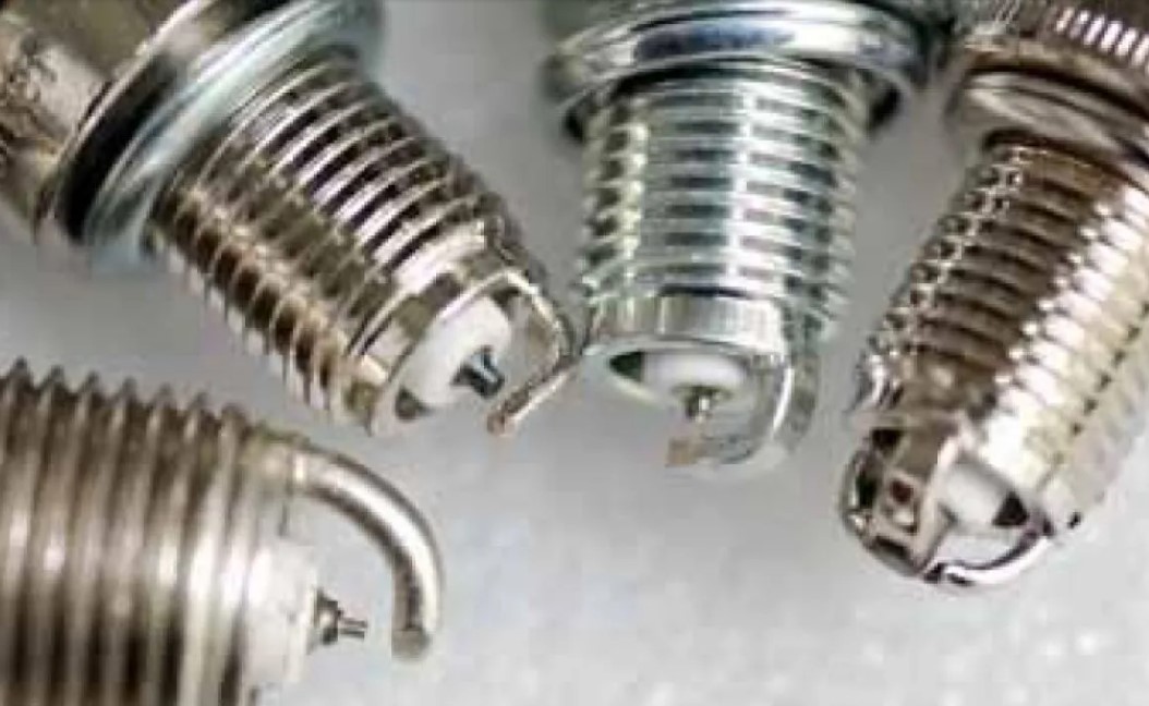 Busi adalah komponen kecil namun krusial dalam sistem pembakaran internal mobil. Busi adalah komponen kecil namun krusial dalam sistem pembakaran internal mobil.