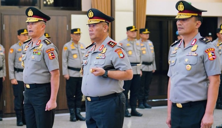 Sebanyak 22 perwira tinggi Polri naik pangkat. Adapun 9 orangnya pecah bintang. Sebanyak 22 perwira tinggi Polri naik pangkat. Adapun 9 orangnya pecah bintang.