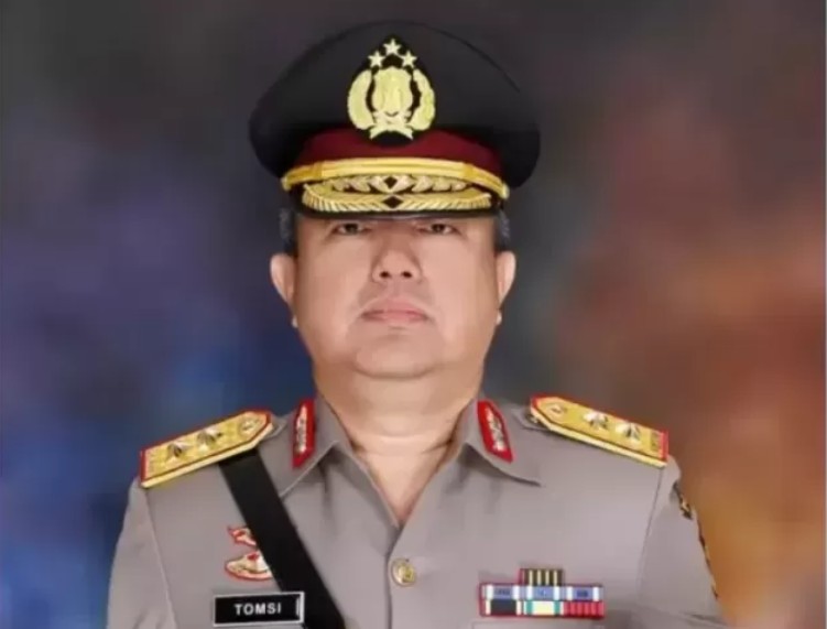 Komjen Pol Tomsi Tohir baru saja dilantik menjadi Sekjen Kementerian Dalam Negeri (Kemendagri) oleh Menteri Dalam Negeri (Mendagri) Tito Karnavian Komjen Pol Tomsi Tohir baru saja dilantik menjadi Sekjen Kementerian Dalam Negeri (Kemendagri) oleh Menteri Dalam Negeri (Mendagri) Tito Karnavian