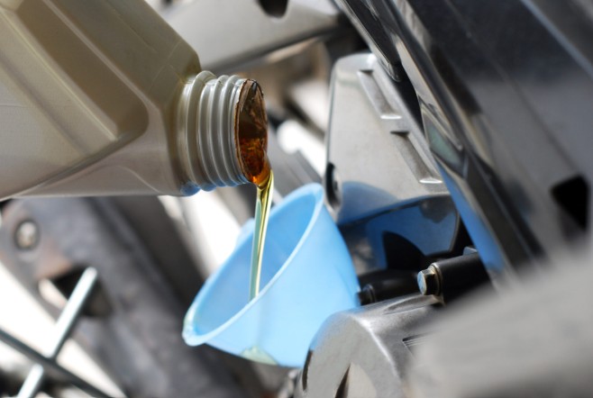 Bagi anak muda yang aktif berkendara, memilih oli motor yang tepat sangat penting untuk menjaga performa mesin tetap prima.