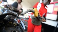 Mengendarai sepeda motor yang efisien dalam penggunaan bahan bakar adalah keinginan setiap pengendara.