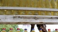 Mengisi bahan bakar kendaraan adalah rutinitas yang lazim bagi para pemilik mobil dan sepeda motor.