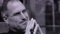 Steve Jobs adalah nama yang identik dengan inovasi dan revolusi teknologi. Sebagai salah satu pendiri Apple Inc