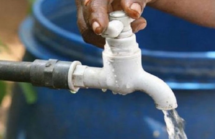 Pemerintah melalui Kementerian Pekerjaan Umum (PU) akan menaikkan tarif penggunaan air baku untuk keperluan rumah tangga. Pemerintah melalui Kementerian Pekerjaan Umum (PU) akan menaikkan tarif penggunaan air baku untuk keperluan rumah tangga.