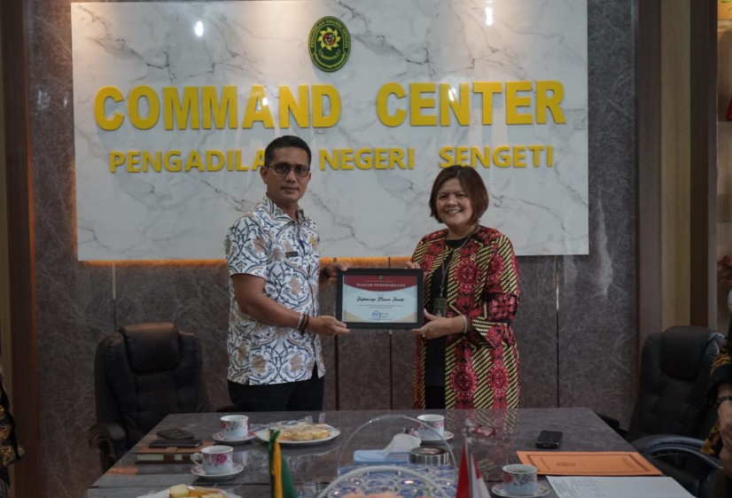 Dinas Komunikasi dan Informatika Kabupaten Muaro Jambi bersama Pengadilan Negeri Sengeti menggelar Momerandum of Understanding (MOU)