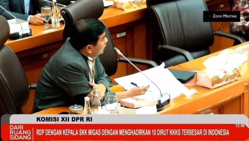 Rocky Candra, anggota DPR RI dapil Jambi mempertanyakan hutan lindung yang dipakai oleh Petrochina. Rocky Candra, anggota DPR RI dapil Jambi mempertanyakan hutan lindung yang dipakai oleh Petrochina.