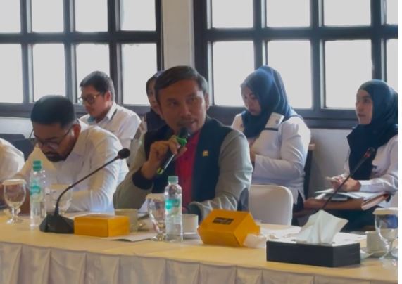 Anggota Komisi 5 DPR RI, Edi Purwanto mengkritisi kaitan adanya truk kontainer bodong yang beroperasi di Pelabuhan Tanjung Priok, Jakarta.