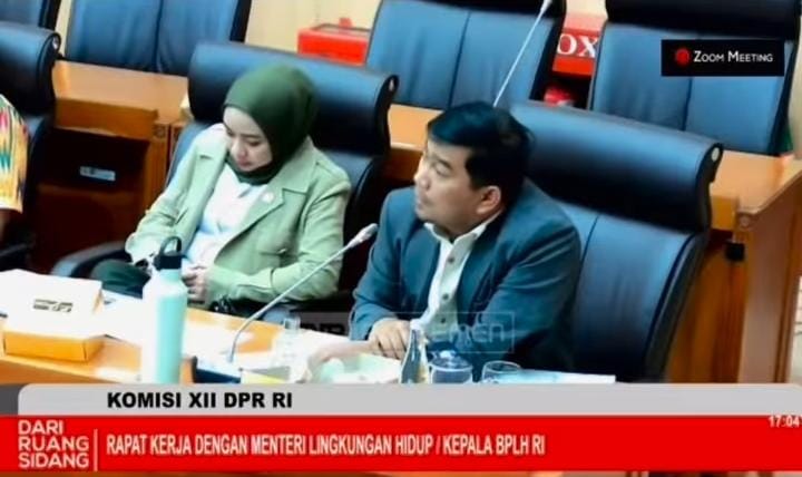 Anggota DPR RI dapil Jambi, Rocky Candra meminta Menteri Lingkungan Hidup (LH) RI membuat kebijakan pengelohan sampah untuk Pemerintah Daerah (Pemda).