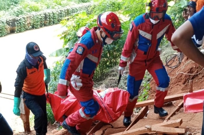 Mayat wanita tanpa identitas ditemukan tersangkut di aliran sungai Kalimalang, dekat Universitas Borobudur, Cipinang Melayu, Jakarta Timur, Mayat wanita tanpa identitas ditemukan tersangkut di aliran sungai Kalimalang, dekat Universitas Borobudur, Cipinang Melayu, Jakarta Timur,
