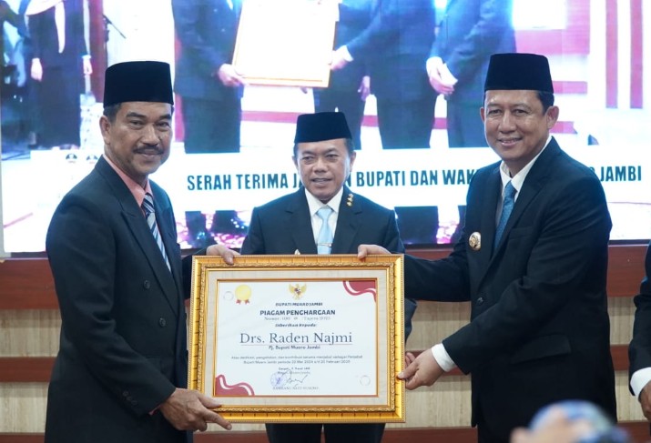 Gubernur Jambi, Dr. H. Al Haris, S.Sos, MH menekankan pentingnya sinkronisasi daerah dan pusat dalam pembangunan dalam menjalankan roda pemerintahan, daerah dan pusat. Gubernur Jambi, Dr. H. Al Haris, S.Sos, MH menekankan pentingnya sinkronisasi daerah dan pusat dalam pembangunan dalam menjalankan roda pemerintahan, daerah dan pusat.