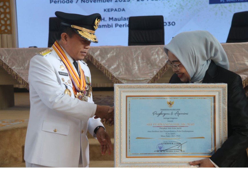Gubernur Jambi Dr. H. Al Haris, S.Sos., MH menyampaikan akan memperkuat sinergi dengan pemerintah kota jambi. Gubernur Jambi Dr. H. Al Haris, S.Sos., MH menyampaikan akan memperkuat sinergi dengan pemerintah kota jambi.