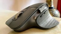 Logitech, perusahaan yang dikenal luas dalam bidang perangkat keras komputer dan aksesori, telah lama diakui karena produk-produknya yang inovatif, berkualitas tinggi, dan berfokus pada kebutuhan pengguna.