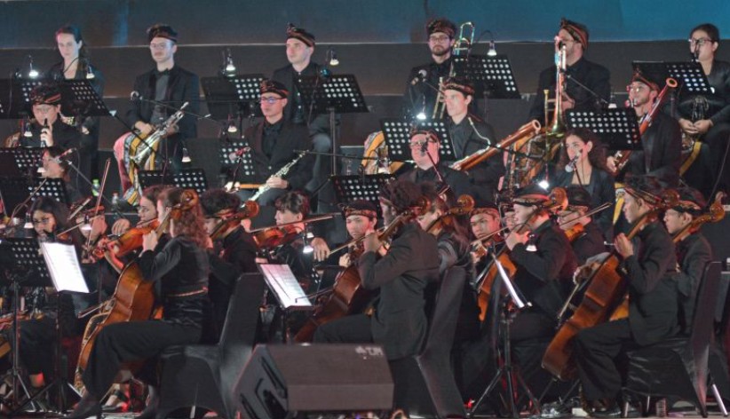 Ketika kita berbicara tentang lagu pertama di dunia, kita memasuki wilayah sejarah dan spekulasi yang menarik.