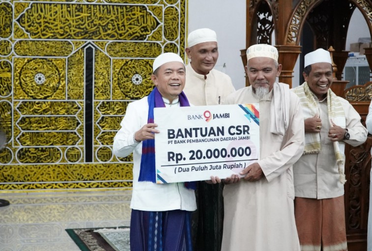 Gubernur Jambi Dr. H. Al Haris, S.Sos, MH kembali melaksanakan Safari Ramadhan 1446 Hijriah di Masjid Al Ma'mur, Desa Panti, Kecamatan Sarolangun Gubernur Jambi Dr. H. Al Haris, S.Sos, MH kembali melaksanakan Safari Ramadhan 1446 Hijriah di Masjid Al Ma'mur, Desa Panti, Kecamatan Sarolangun