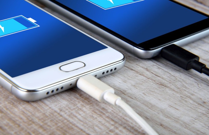 Charger adalah salah satu aksesori penting yang kita gunakan setiap hari untuk mengisi daya perangkat elektronik kita.