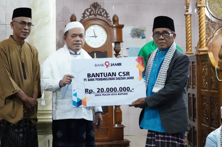 Gubernur Jambi Dr. H. Al Haris, S.Sos, MH bersama Organisasi Perangkat Daerah (OPD) terkait di lingkungan Pemerintah Provinsi Jambi mengunjungi Masjid Baitulihsan dan Jami' Rajo Tiang So di Desa Madras, Kecamatan Jangkat, Kabupaten Merangin