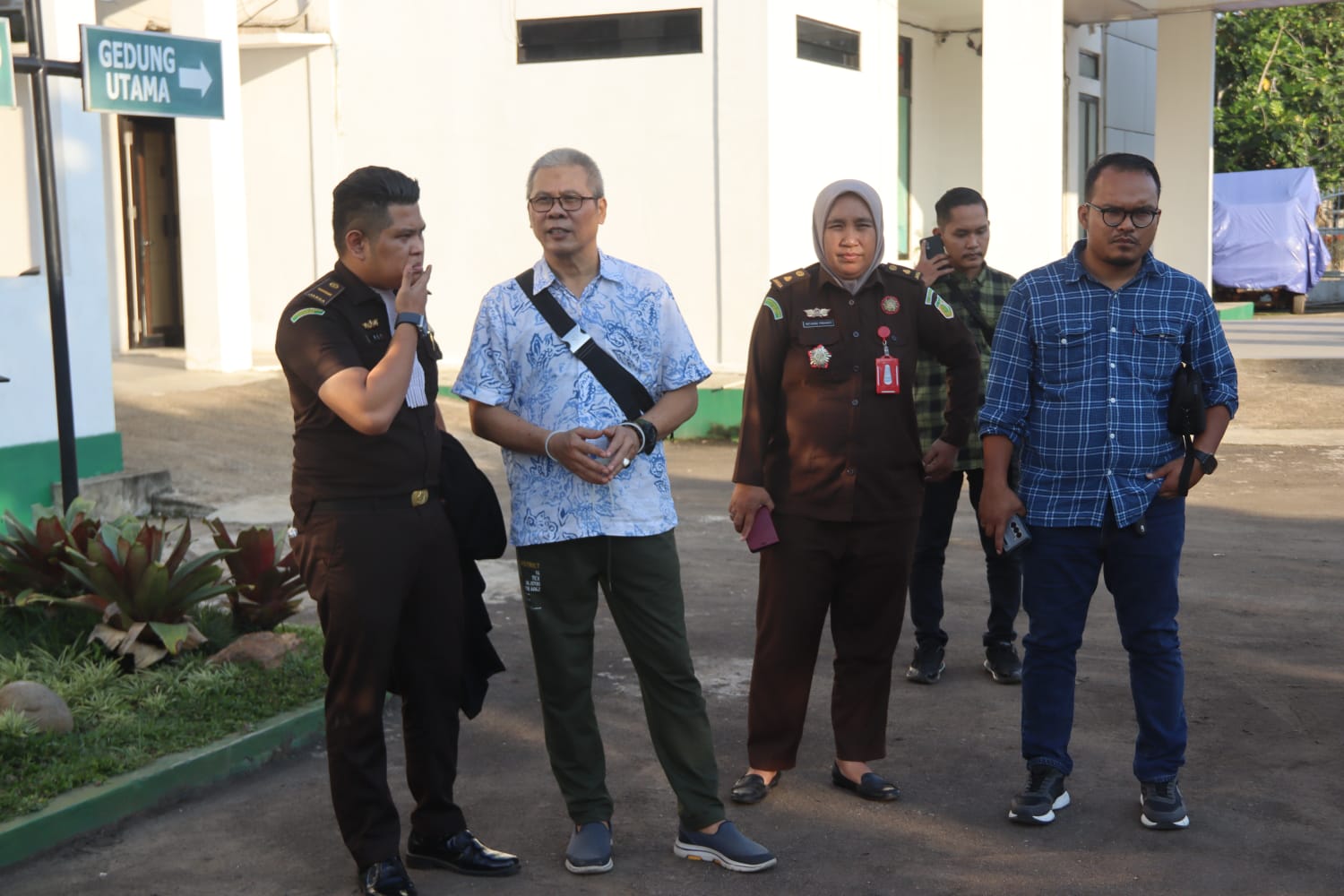 DC (55) seorang pengusaha atau bos tambang batu bara di Jambi ditetapkan tersangka atas kasus dugaan pemalsuan dan penipuan surat. DC (55) seorang pengusaha atau bos tambang batu bara di Jambi ditetapkan tersangka atas kasus dugaan pemalsuan dan penipuan surat.