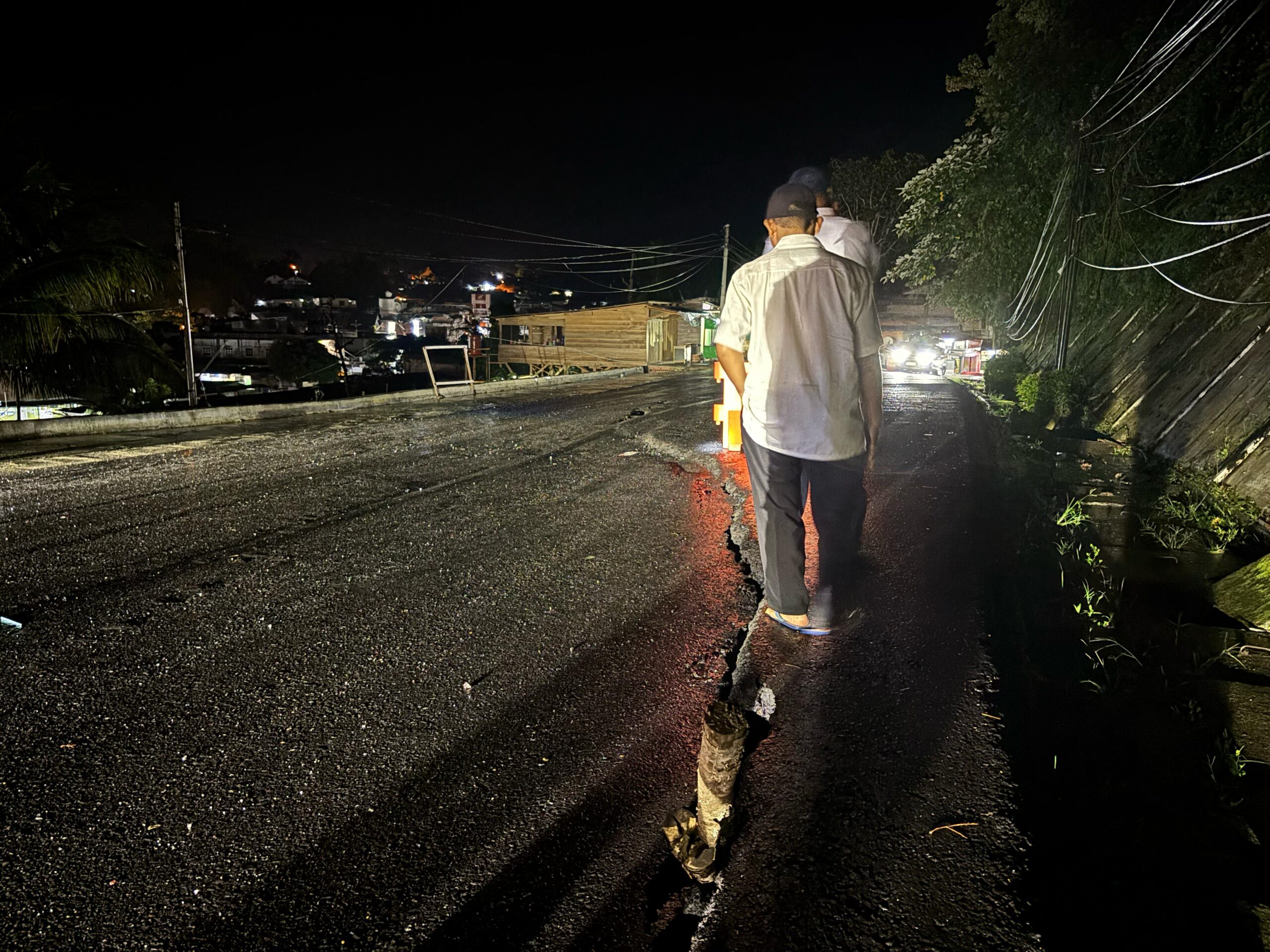 Jalan bukit tiung ambles.