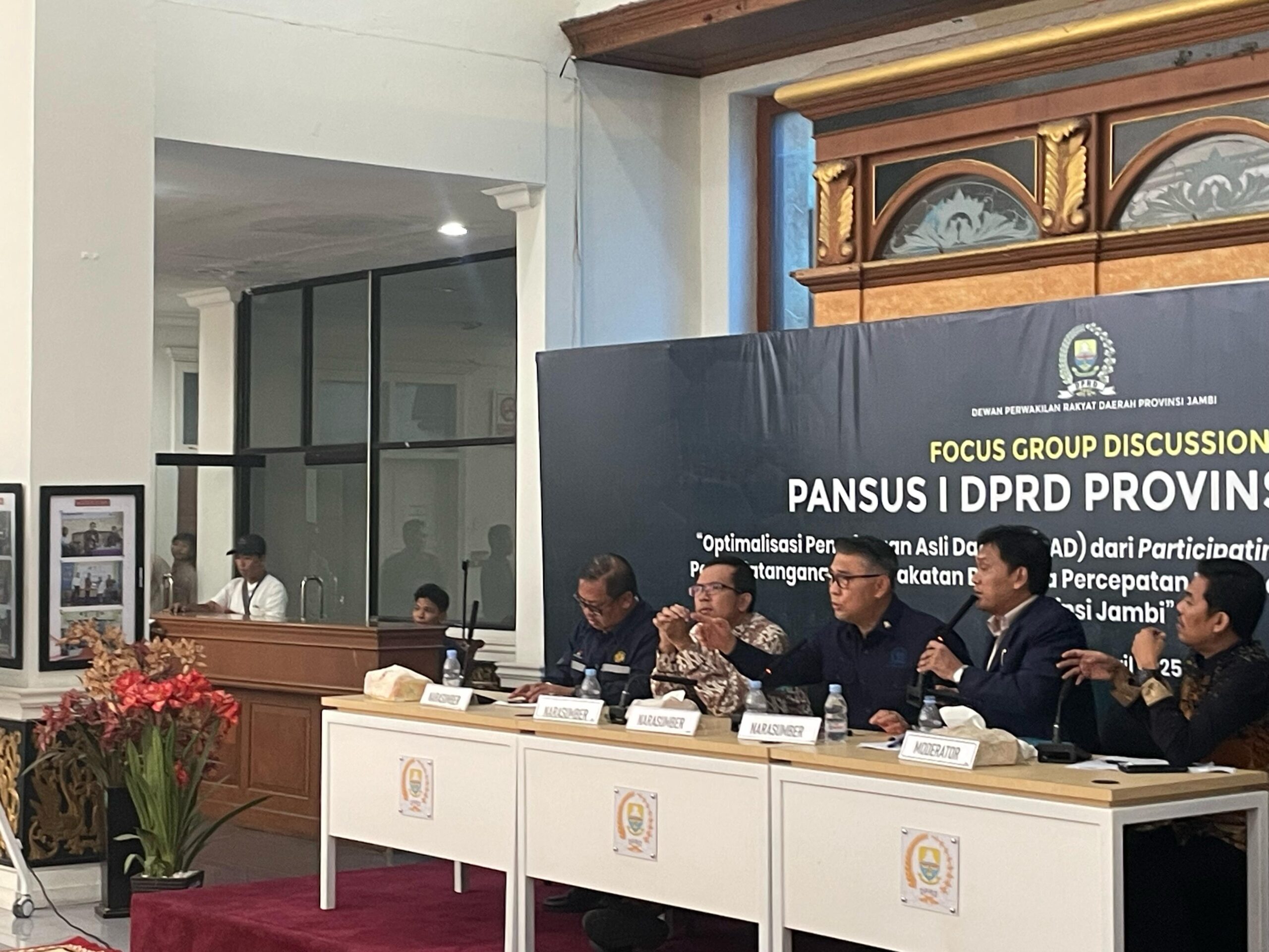 Anggota DPR RI Komisi XII Syarif Fasha menjadi narasumber Focus Group Discussion (FGD) percepatan Participating Interest (PI) 10 Persen.