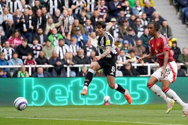 newcastle bantai manchester united