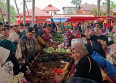 Bupati dan Wabup Kerinci Sidak di Pasar Hiang