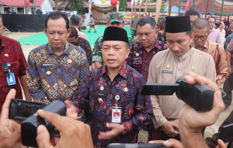 Gubernur Jambi Dr. H. Al Haris, S.Sos., MH meresmikan 4 unit gedung baru yaitu Ruang Guru, Ruang Laboratorium Bahasa, Ruang Laboratorium Komputer dan Ruang UKS Sekolah Menengah Atas Negeri (SMA N) 2 Muaro Jambi