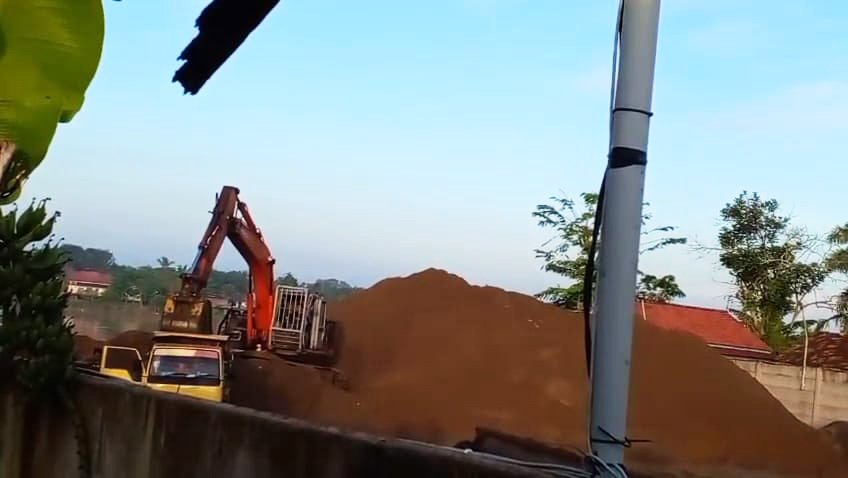 aktivitas stokpile pasir penyengat olak