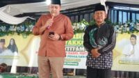 Bupati Merangin H M Syukur dan Wabup H Abdul Khafidh memotivasi para santri dan santriwati, pada acara Haflah Attasyakkur Lil Ikhtitam Pondok Pesantren Darul Muttaqien, Desa Pauh Menang Kecamatan Pamenang, Minggu (25/5/2025).