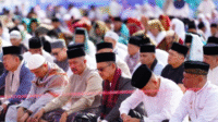 Shalat Hari Raya Idul Fitri 1446 H / 2025 M bersama masyarakat di Lapangan Kantor Bupati Kerinci