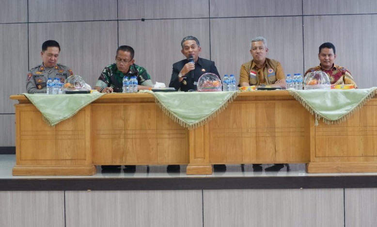 Wakil Bupati Kabupaten Muaro Jambi, Junaidi H Mahir pimpin Rapat Koordinasi (Rakor) antisipasi bencana Kebakaran Hutan dan Lahan (Karhutla) di Wilayah Muaro Jambi.